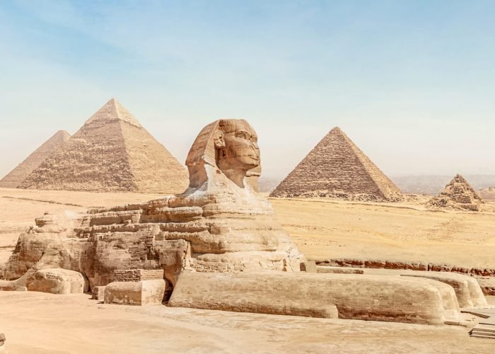 A-wonderful-picture-of-the-Great-Sphinx-and-the-pyramids-of-Giza